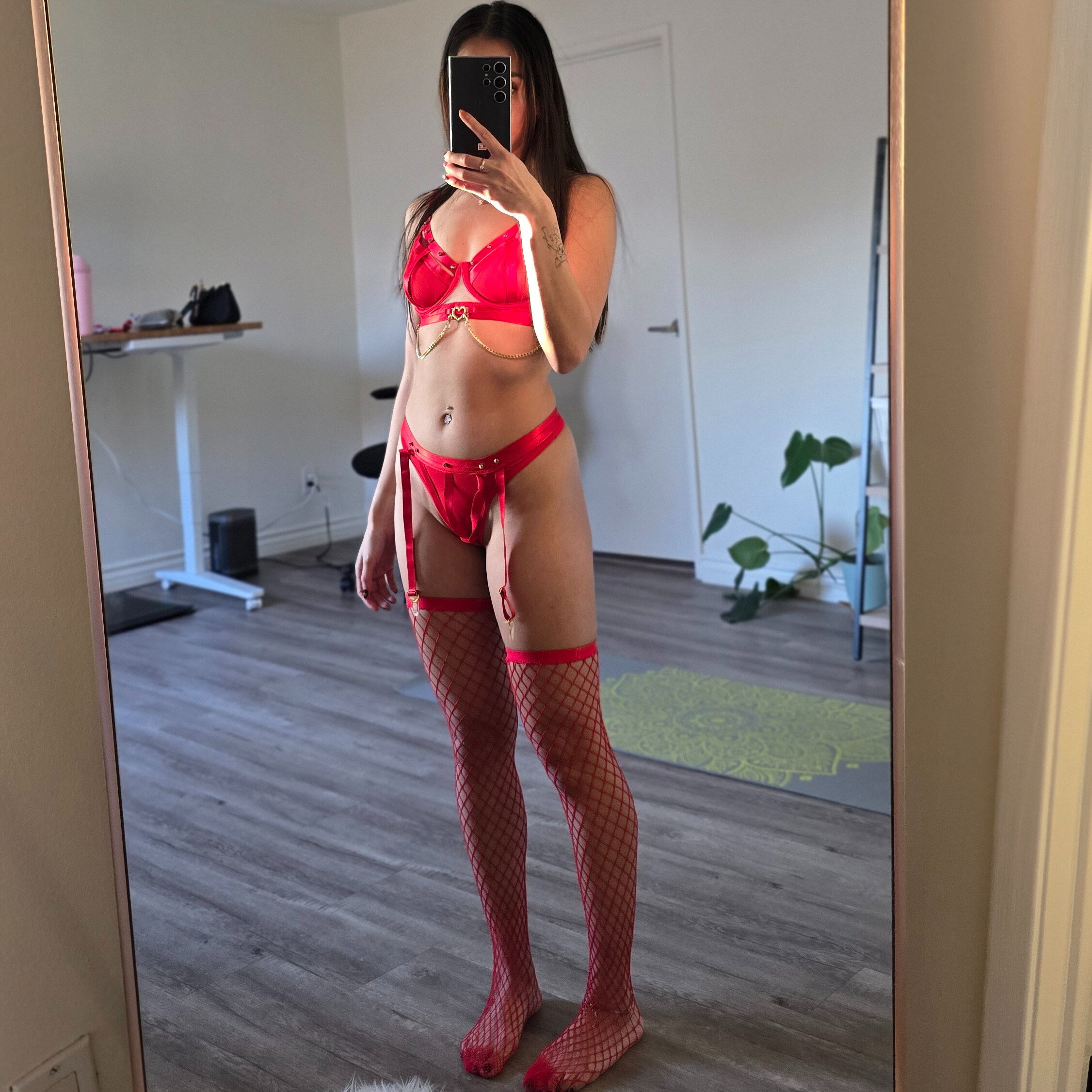 @alicebynight OnlyFans