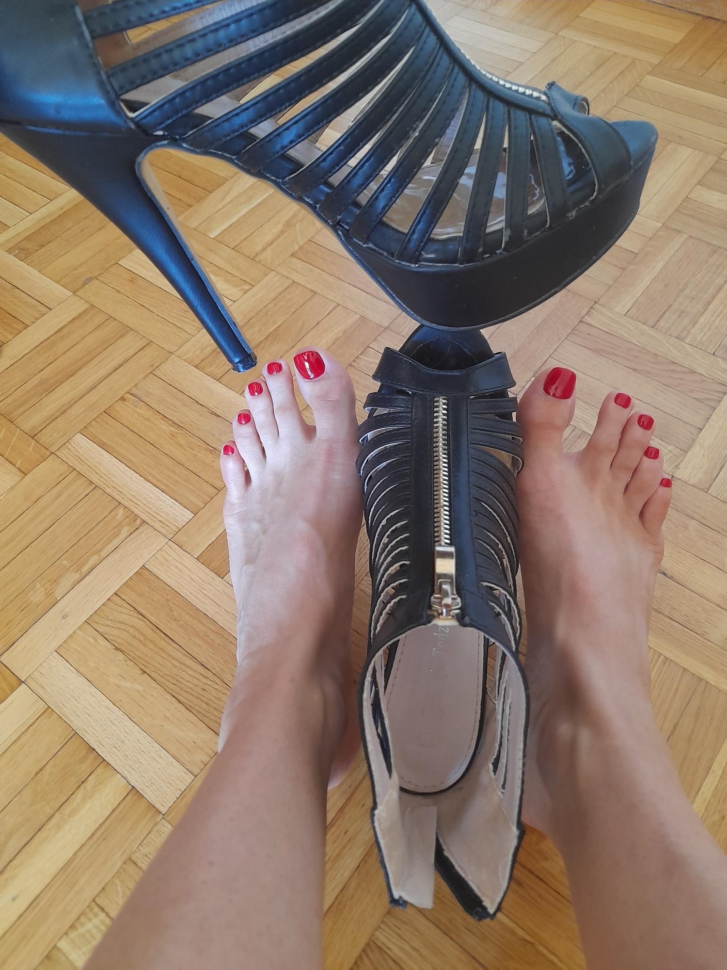 @blondfeet2