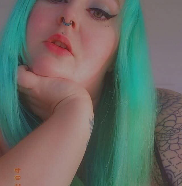 @emeraldviolet OnlyFans