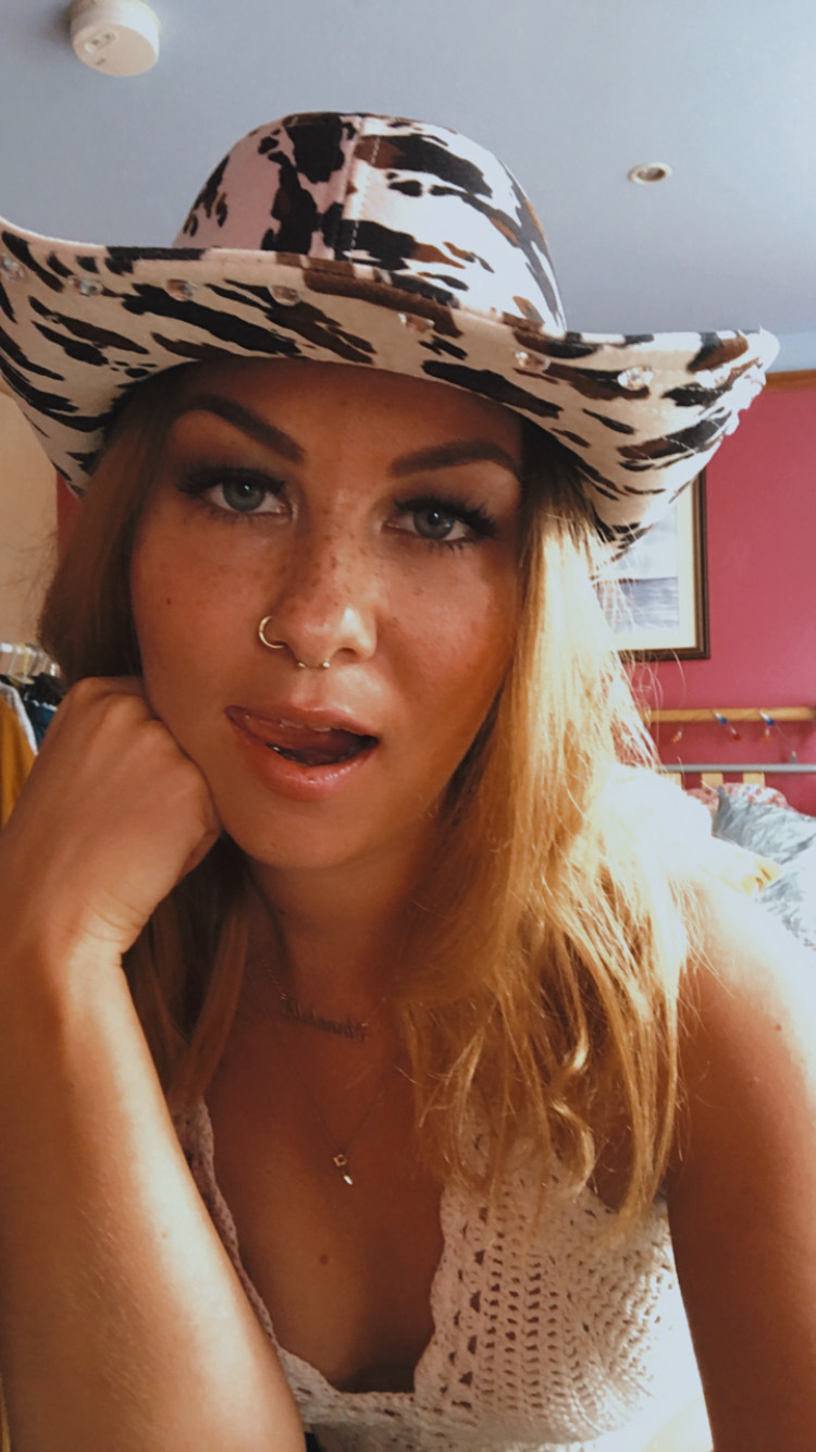 @francoisepetite21 OnlyFans