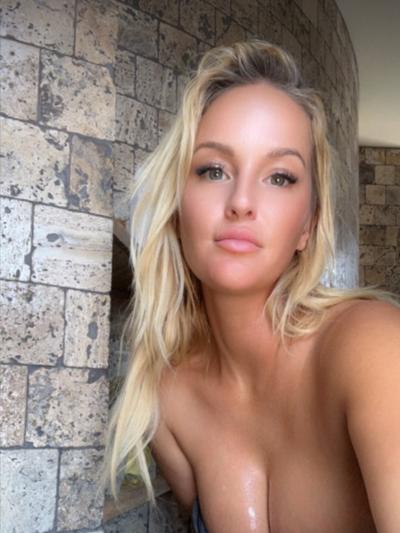 @kissmybarbiee