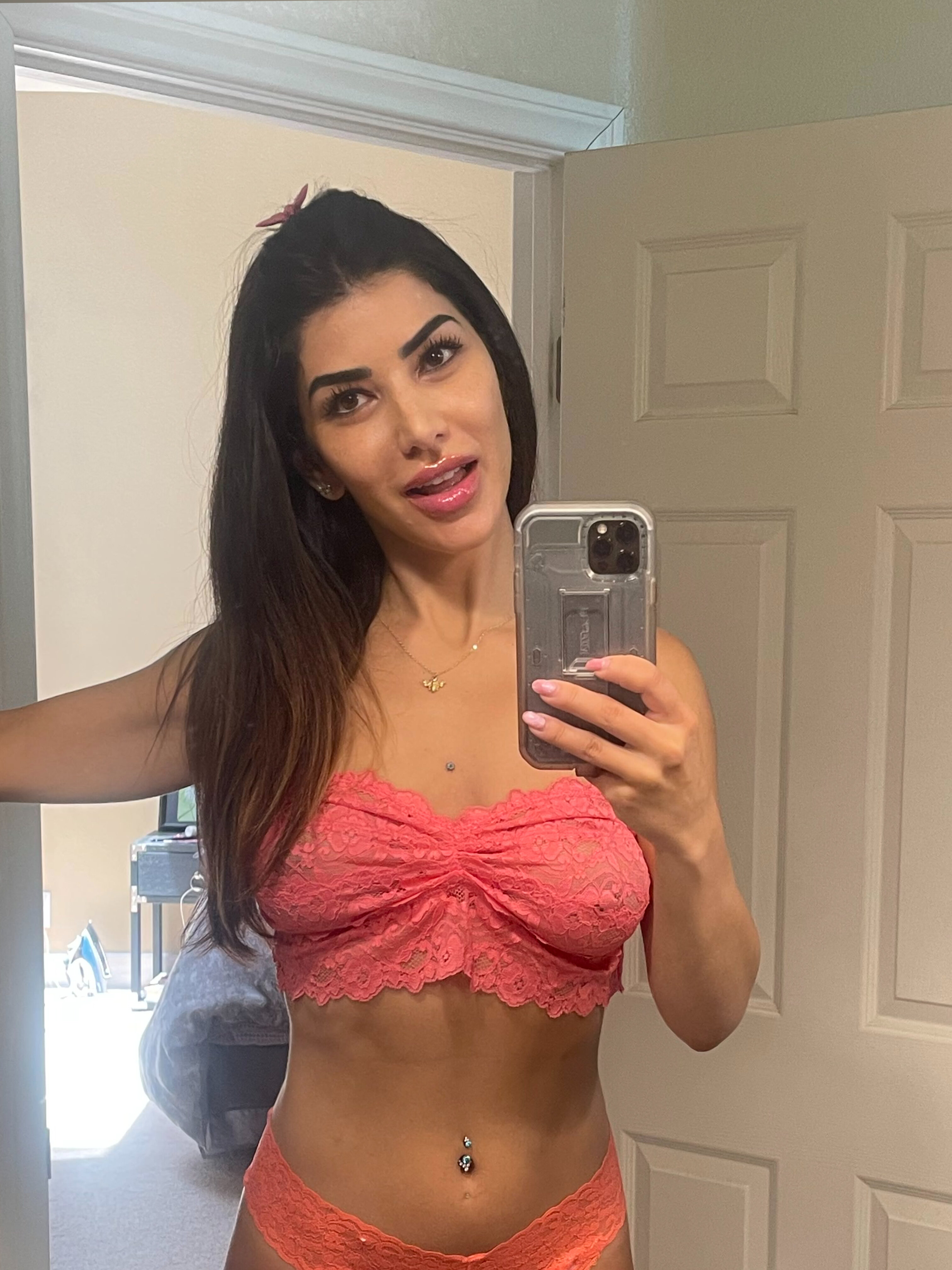 @leilasnextdoor OnlyFans