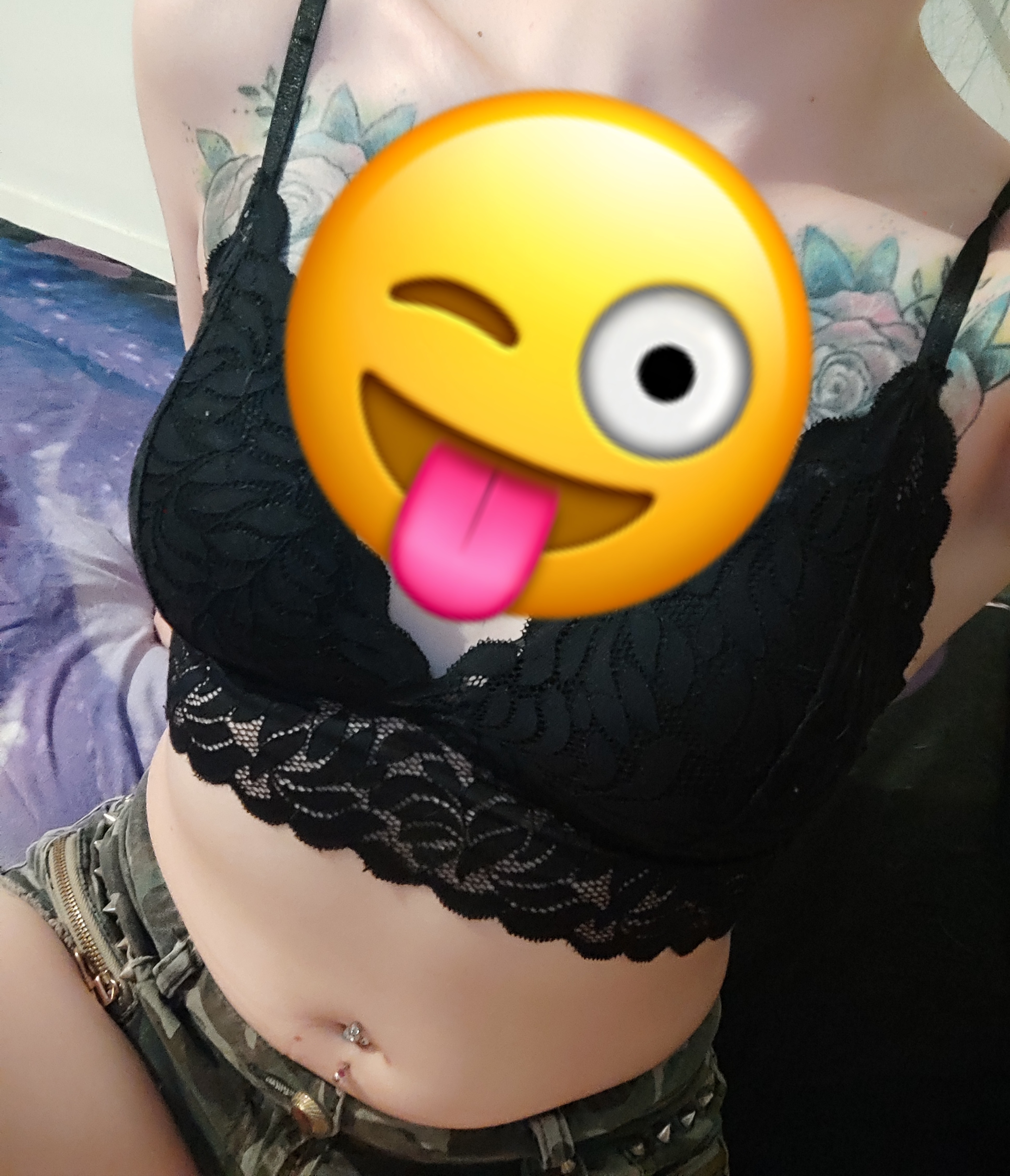 @petite-skie OnlyFans