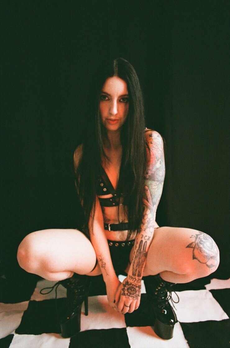 @petiteporcelaine OnlyFans