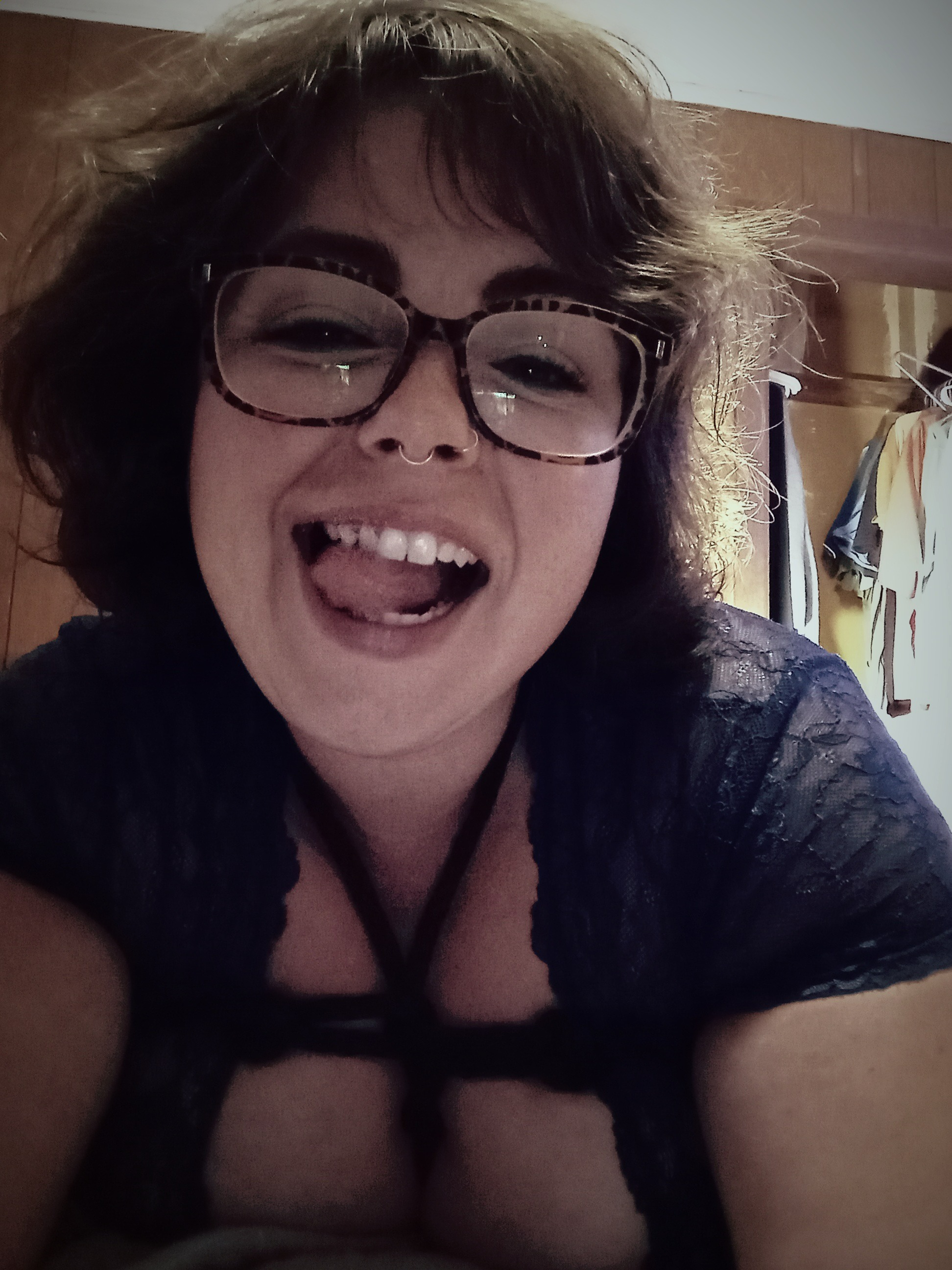 @sexyredglasses OnlyFans
