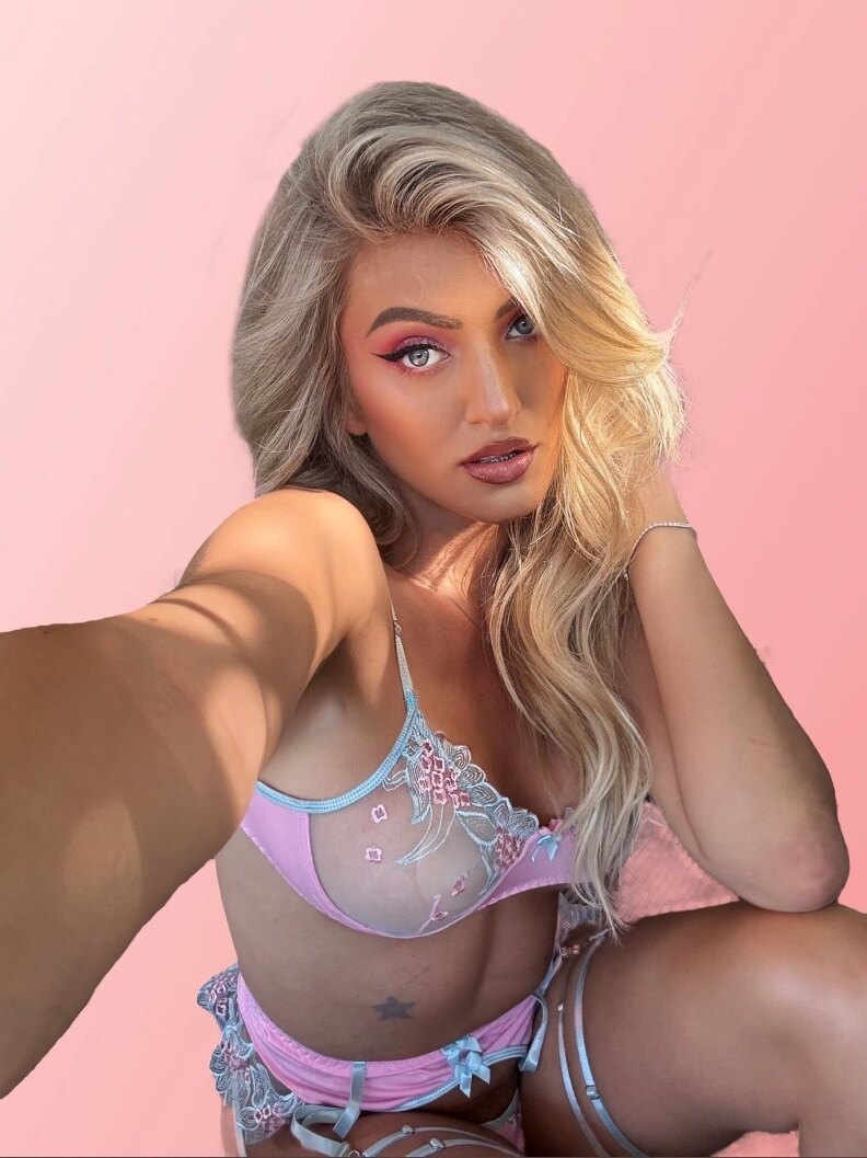 @theeveemarie